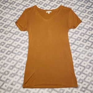 Zenana outfitters gold short sleeve Tee sz Sm